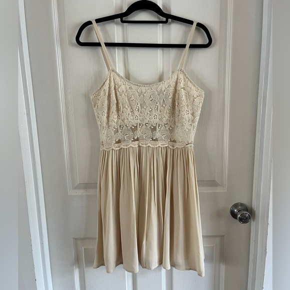 Deja Vu Cream Lace Babydoll Spaghetti Strap Mini Dress Lined Size Large EUC - Picture 9 of 16